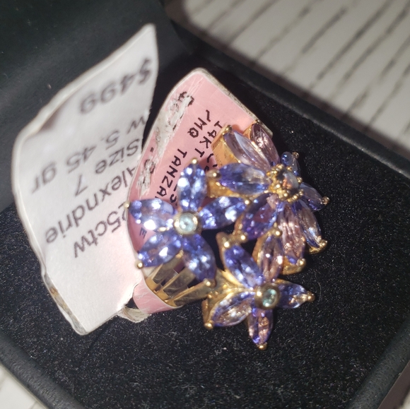 Gorgeous Tanzanite Ring - Picture 4 of 9